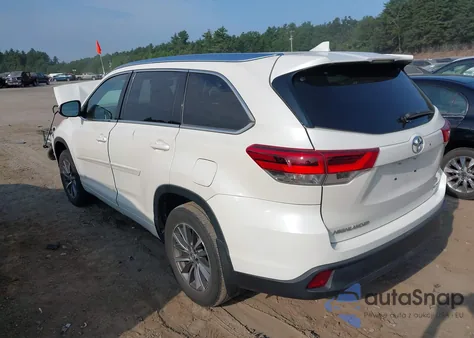2018 Toyota Highlander Xle z USA, uszkodzony, nr VIN 5TDJZRFH5JS554046